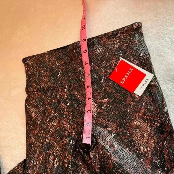 Spanx Faux Leather Snake Shine Leggings size XS - Picture 9 of 10